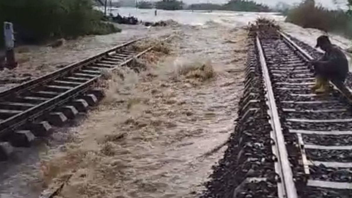 Banjir Grobogan Genangi Rel Kereta Semarang-Surabaya, Akses Jalan Terganggu