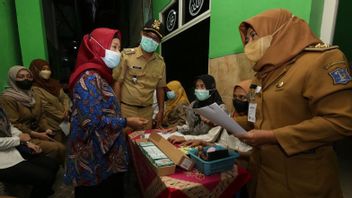 Wali Kota Surabaya Tegaskan Pentingnya Pelayanan Publik Malam Hari di Balai RW