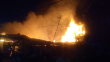 تكبير يردد ، سكان واراكس تانجونغ بريوك الذعر لرؤية منزل يحترق