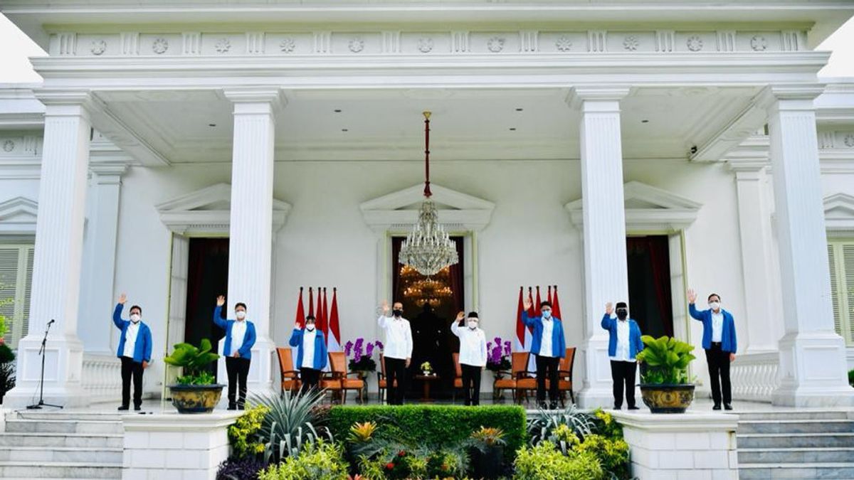 Apa Makna Jaket Biru yang Dipakai Enam Menteri Baru Jokowi?