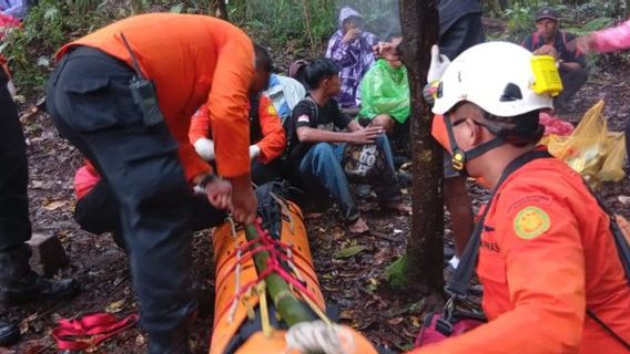 日惹的悲剧：17岁的登山者坠入深渊并死亡