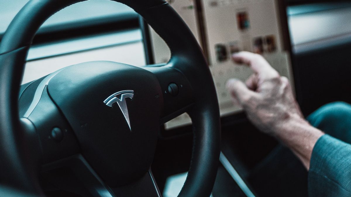 'Boombox' Diduga Bermasalah Lagi, Tesla Tarik Hampir 600 Ribu Mobilnya di AS Akibat