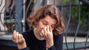 Jangan Anggap Remeh Mata Merah, Bisa Jadi Gejala Uveitis yang Berujung Kebutaan