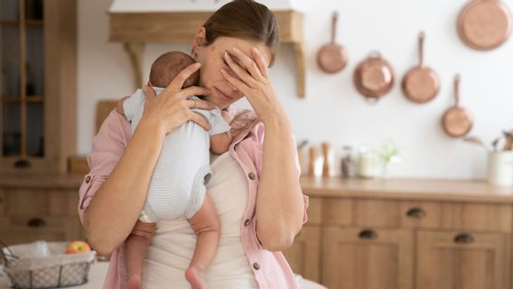 Parents Must Know, Wrong Positions When Carrying Children Can Damage Posture