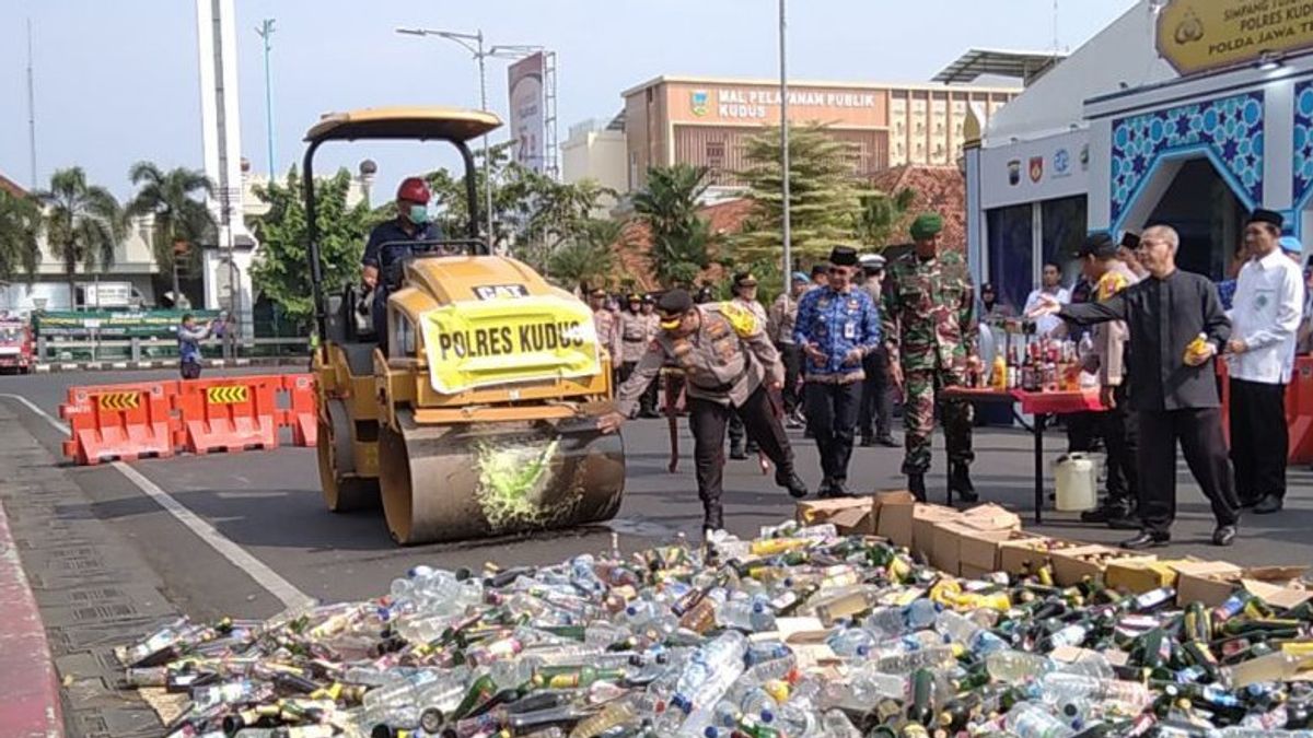 Kudus Police Destroyed 1,361 Bottles Of Alcohol