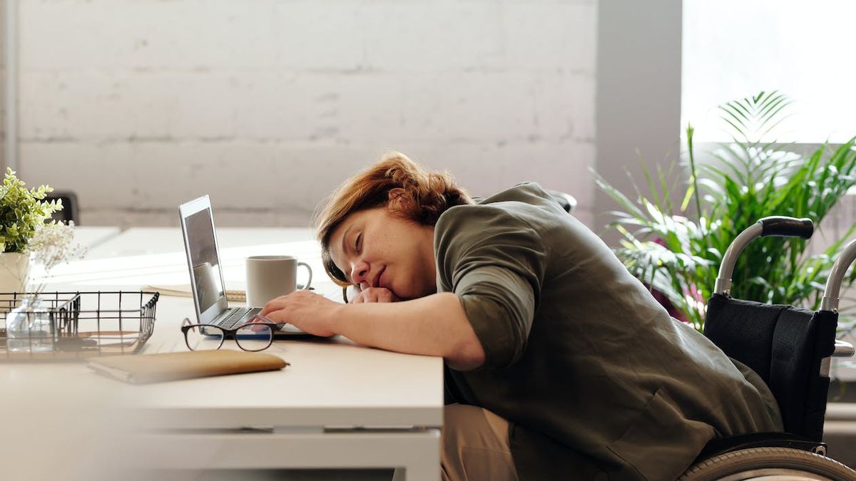 Mandatory Recorded! Here Are 5 Causes Of Drowsiness After Lunch