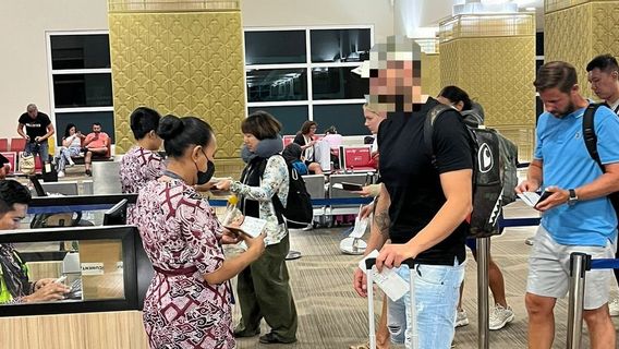 Italian Caucasians Who Had Sex In Front Of Bali Residents' Houses Were Deported