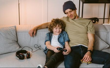 5 Manfaat Bermain Video Game bagi Perkembangan Otak Anak