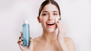 6 Kegunaan Toner yang Sering Diremehkan, Padahal Penting untuk Kesehatan Kulit