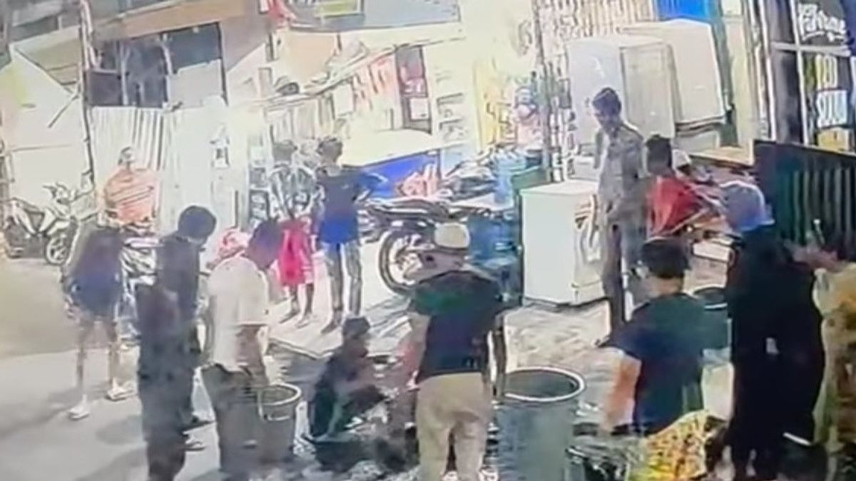 Arrosageur d’eau dure à Sejoli à Jakbar Tarrert, co-auteur de la victime au café Cengkareng