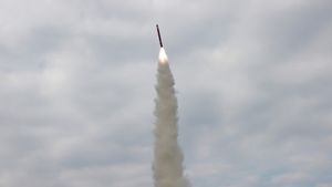 Korea Utara Gelar Uji Tembak Rudal Balistik Taktis dengan Hulu Ledak Klaster