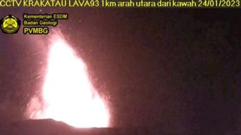 阿纳克喀拉喀托火山今天再次喷发，隆塔兰熔岩据观察，它可能高达350米