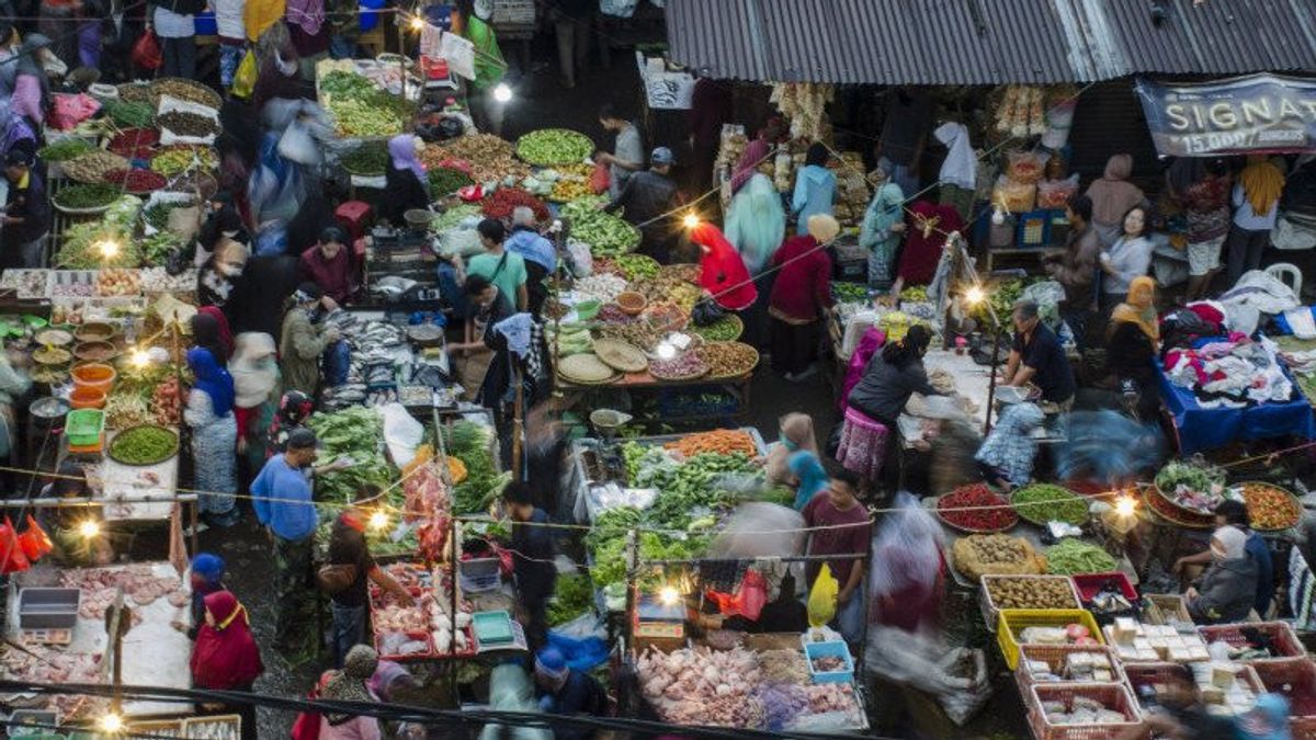 Consumption Of The Indonesian Economic Topply Household, The Government Must Maintain Community Buyness To Anticipate The Global Economic Crisis