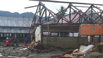 Visit Bolaang Mongondow Flood Survivors, Social Minister Risma Hopes No More Illegal Logging