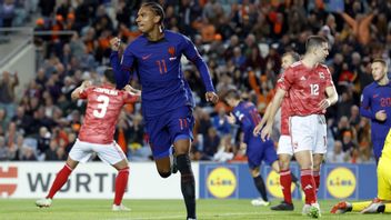 卡尔文·斯滕格帽子戏法,荷兰队在吉布罗塔半十六个进球后晋级2024年欧洲杯