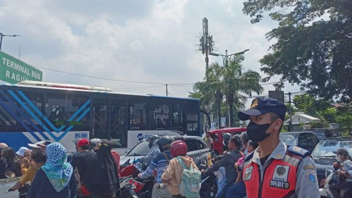 It Is Better Not To Pass The Ragunan Area, Traffic In The Second Dense Eid