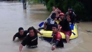 Remaja di Bekasi Tewas Tenggelam di Lapangan Sepak Bola Terendam Banjir 2 Meter