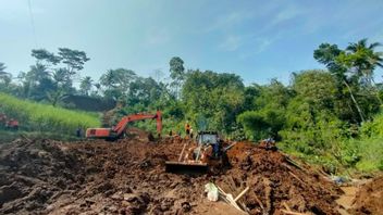 Landslides In Blitar, 2 People Died And One Still Missing