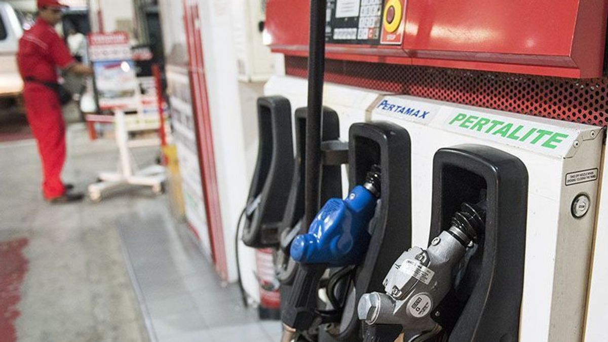 انخفضت أسعار النفط العالمية بشكل حاد ، وأعضاء اللجنة السابعة لمجلس النواب يحثون الحكومة على خفض أسعار الوقود المدعوم