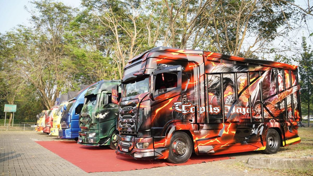 Renforçant de la communauté, Mitsubishi Fuso Convention de la communauté au GIIAS 2024