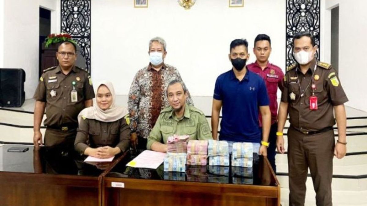 The Suspect In Jambu Power Crime Corruption Returns Rp558 Million To The Palangka Raya Kejari