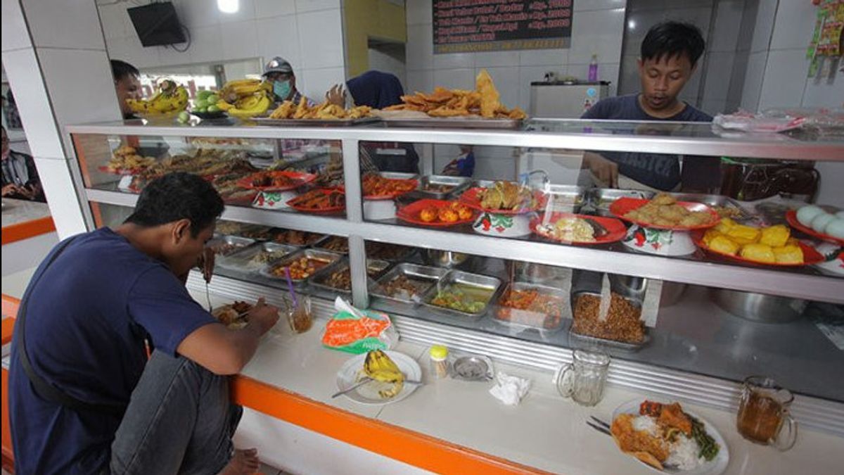 Tak Tega Bebankan Tingginya Harga Kedelai ke Konsumen, Pengusaha Warteg Kecilkan Ukuran Tempe