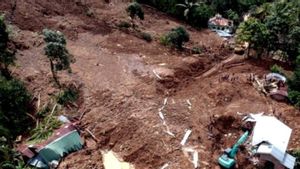 Belasan Rumah Terdampak Tanah Longsor di Toraja