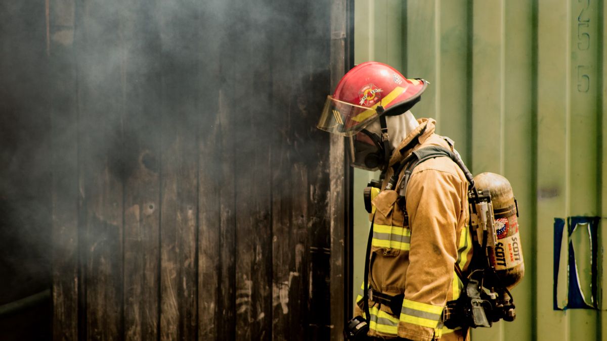  Korban Tewas Kebakaran Pabrik Baterai Korsel Diralat Jadi 16 Orang, 5 Pekerja Belum Ditemukan
