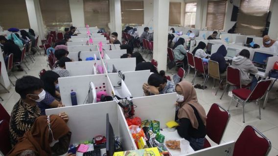 Pinjol Ilegal Menelan Banyak Korban, Pemerintah Hentikan Sementara Izin Aplikasi Pinjaman <i>Online</i> 