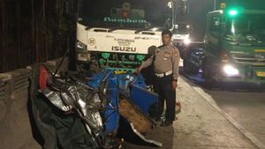 Bajaj Ringsek Usai Terjepit Truk di Cilincing, Sopirnya Kritis