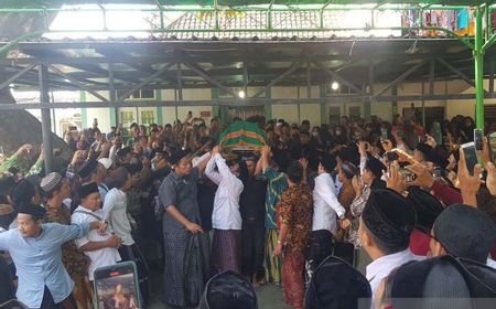 Ribuan Pelayat Padati Kediaman Mustasyar PBNU Kiai Haji Dimyati Rois di Kaliwungu Jateng