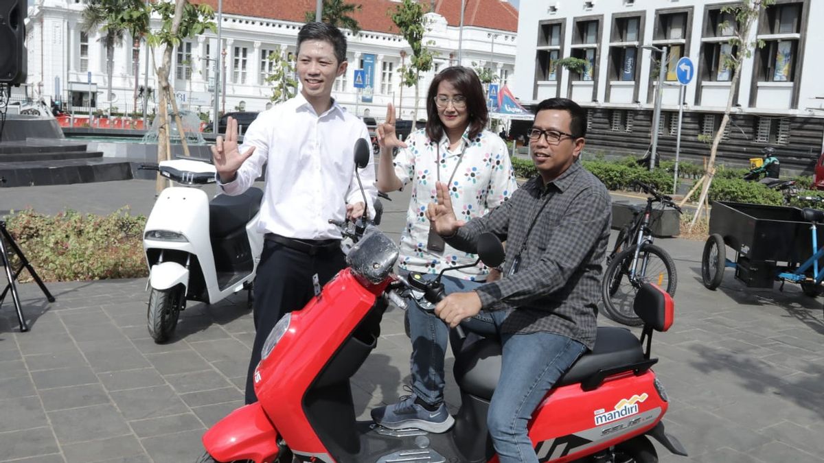 Gandeng Juara Bike, Bank Mandiri Kawasan Kota Tua Akan Gunakan Kendaraan Listrik