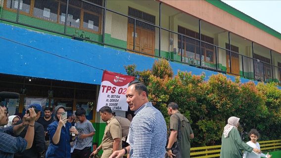 AFY Nyoblos Election de Jakarta à Cipete Nord, Les habitants de l’Antre demandent une photo de Bareng