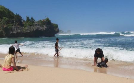 Potensi Gelombang Tinggi Imbas Siklon Anggrek, Dispar Bikin Panduan Wisata di Gunungkidul