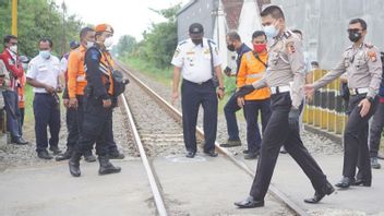 Many Stubborn Riders Pass Railroad Crossings In Teteg Malioboro, Transportation Agency Reminds Prohibition Signs