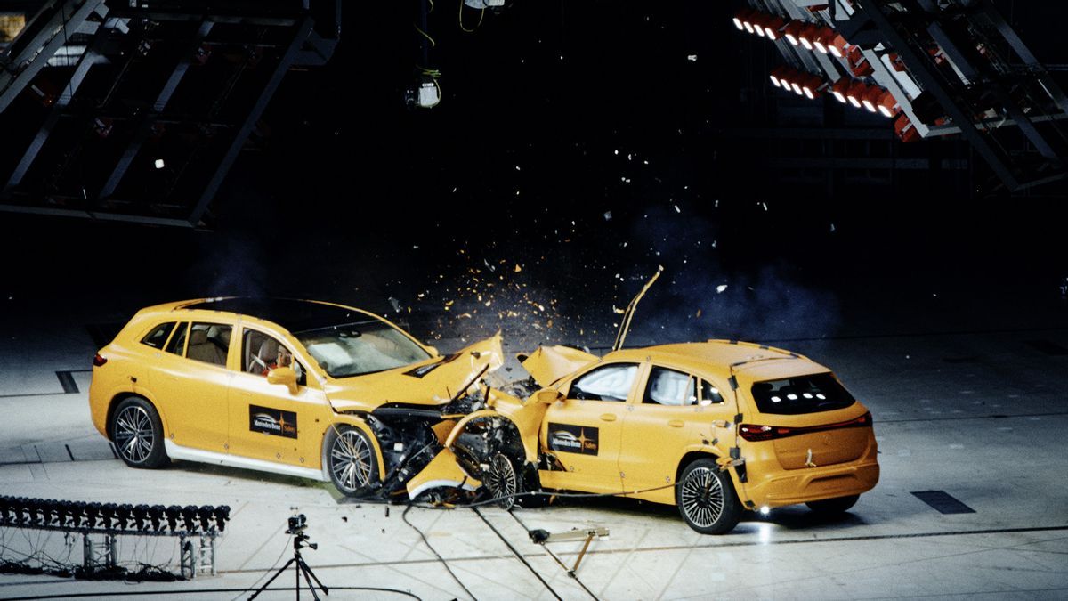 Successful Collision Test, Mercedes-Benz Proves EQS 450 And EQA 300 Are Highest Safety Level Cars