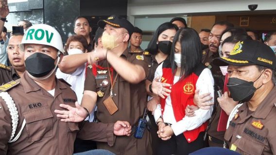 Putri Candrawati Claimed To Have Been Raped By Brigadier J Until She Was Slammed 3 Times At The Magelang House