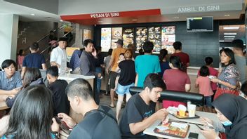 Flood Triggers Invasion Of Visitors At Fast Food Restaurants