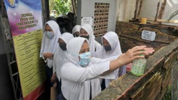 Antisipasi Superflu, Komisi X DPR Minta Protokol Kesehatan Diterapkan Lagi di Sekolah