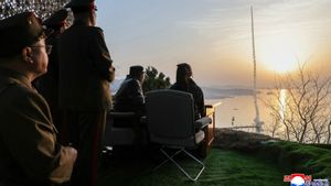 Kim Jong-un dan Putrinya Awasi Uji Coba Rudal Balistik Hwasong-11 Ra Korea Utara