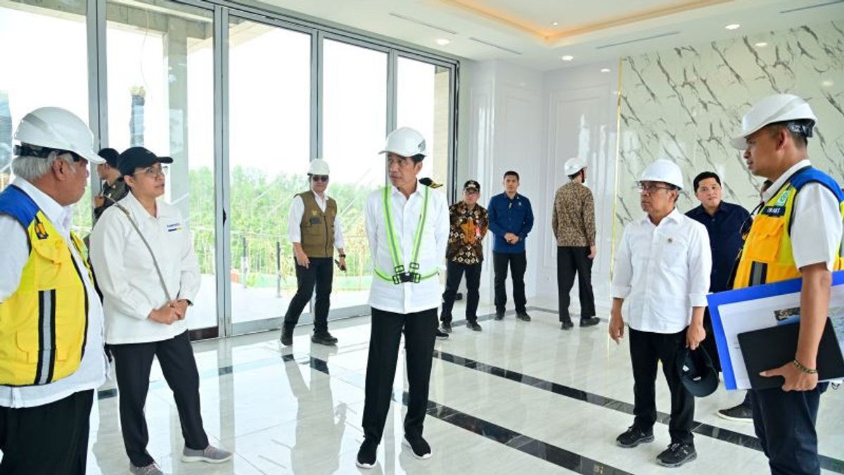 Presiden Jokowi Tinjau Pembangunan Rumah Tapak untuk Menteri di IKN 