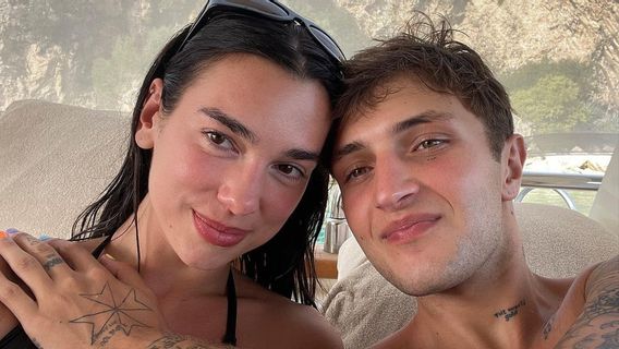 Tak Sanggup LDR, Dua Lipa dan Anwar Hadid Putus