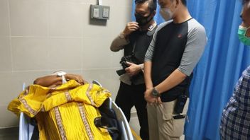 Membabi Buta Ayunkan Golok ke Polisi dan Warga, Orang Gila di Tangerang Ditembak Mati 