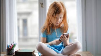 Menurut Ahli, Penggunaan Media Sosial Jadi Penyebab Depresi Pada Anak dan Remaja