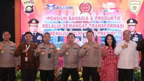 South Sumatra Police Teach Farming Skills for Retired Personnel