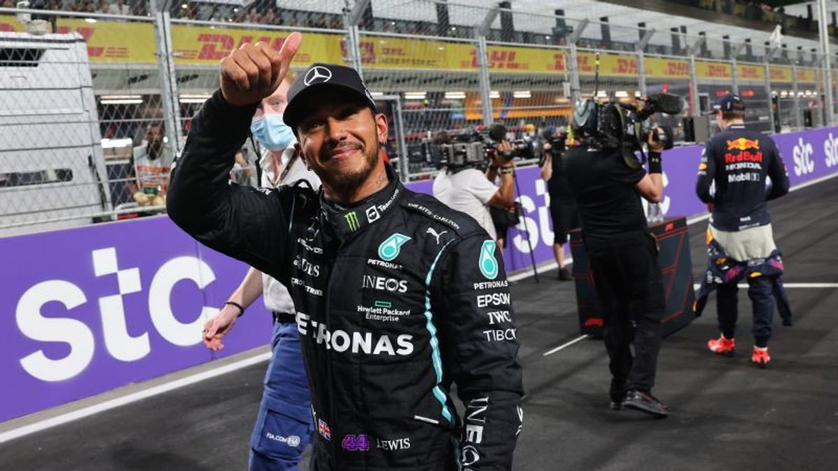 Hamilton Amankan Pole GP Arab Saudi ketika Verstappen Tabrak Pagar Pembatas