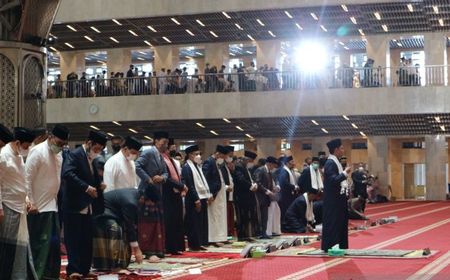 Kemeja Putih Jokowi dan Salat Iduladha Perdana di Masjid Istiqlal Setelah Pandemi