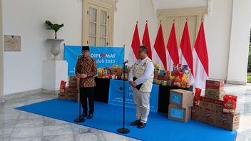 Le ministère des Affaires étrangères et les diplomates indonésiens envoient 20 tonnes d'aide aux victimes de catastrophes naturelles en Sumatra