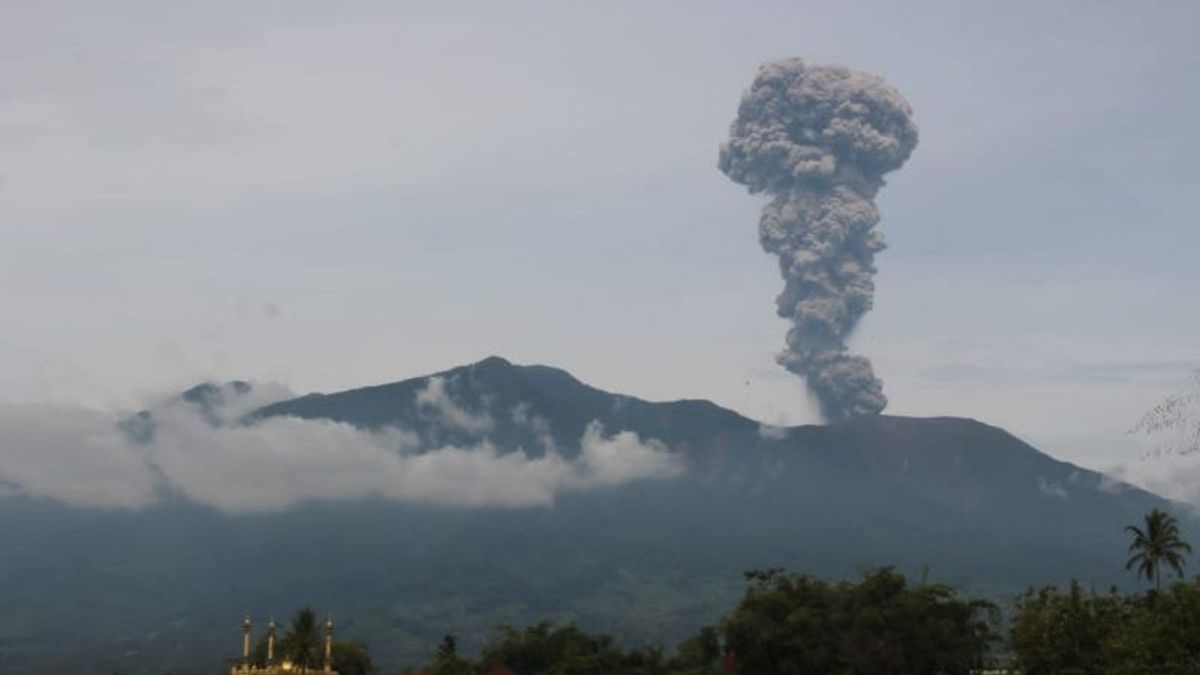 Gunung Marapi Erupsi Lagi, Dentumannya Bikin Warga Berhamburan Keluar Rumah 