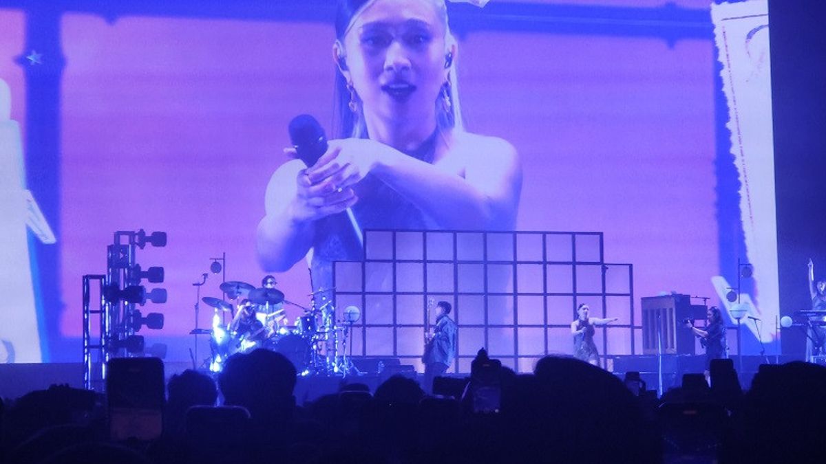 Review Konser NIKI: Buzz World Tour 2025 in Jakarta Hari Pertama